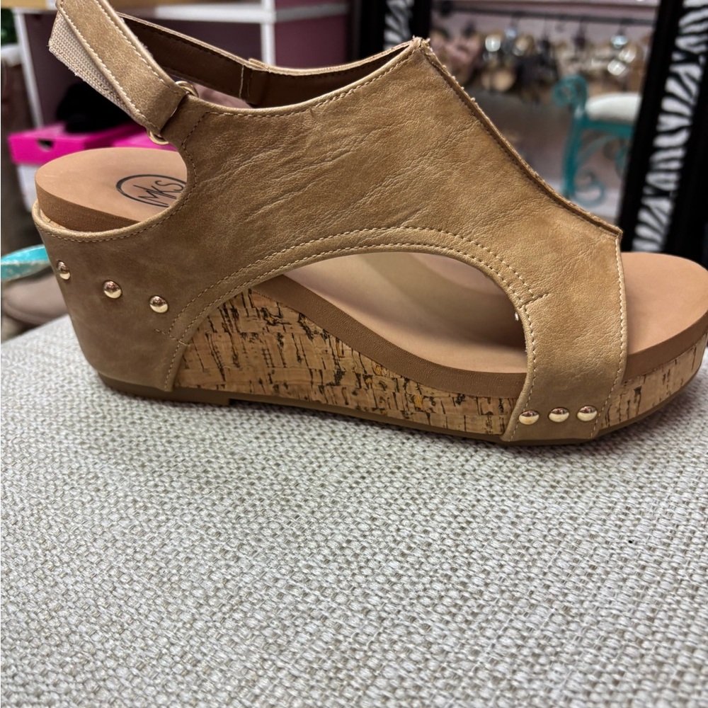 Elegant Tan Wedge Sandals